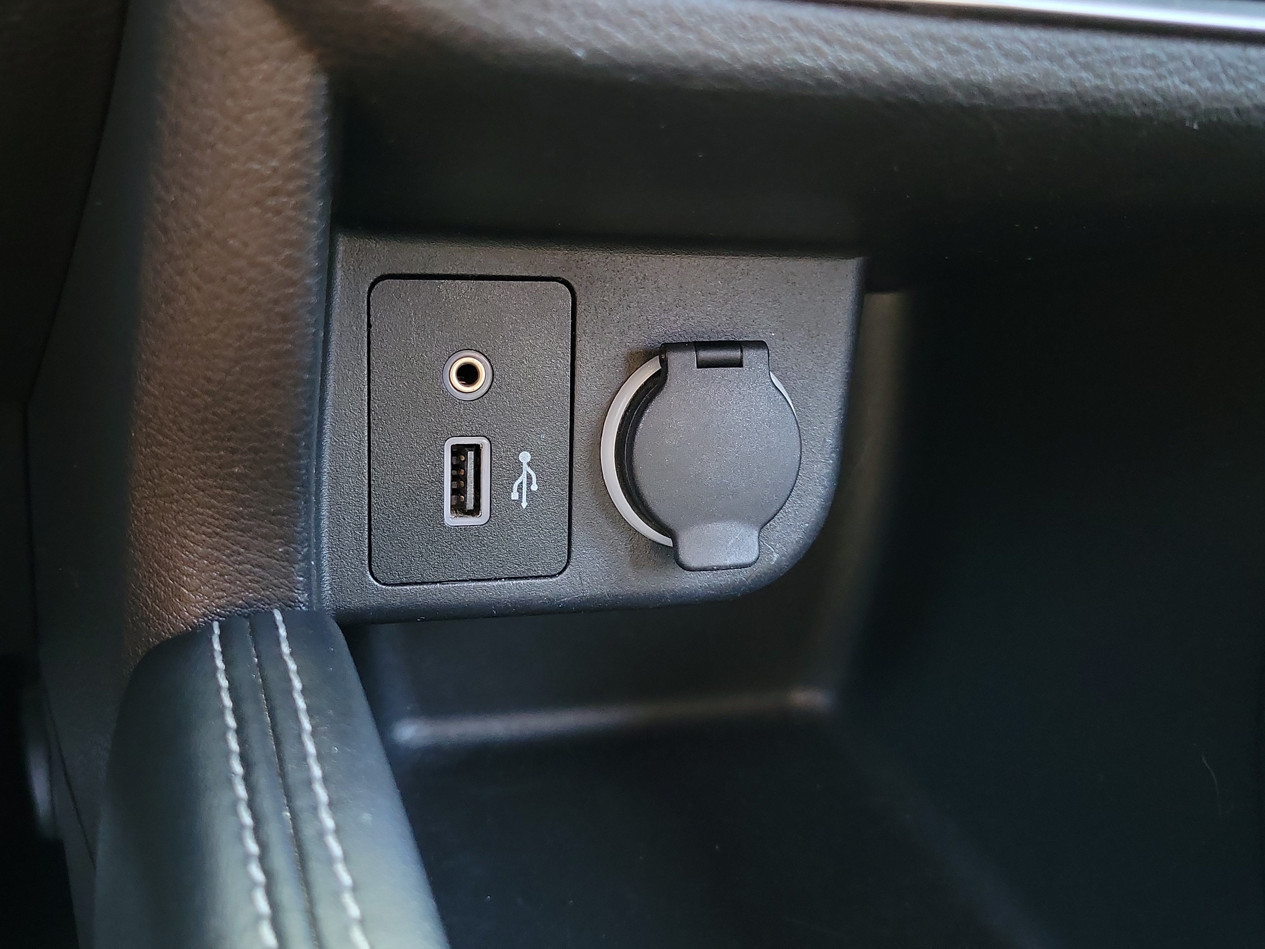 Used 2019 Nissan Kicks SV w/ Exterior Package FWD image 28