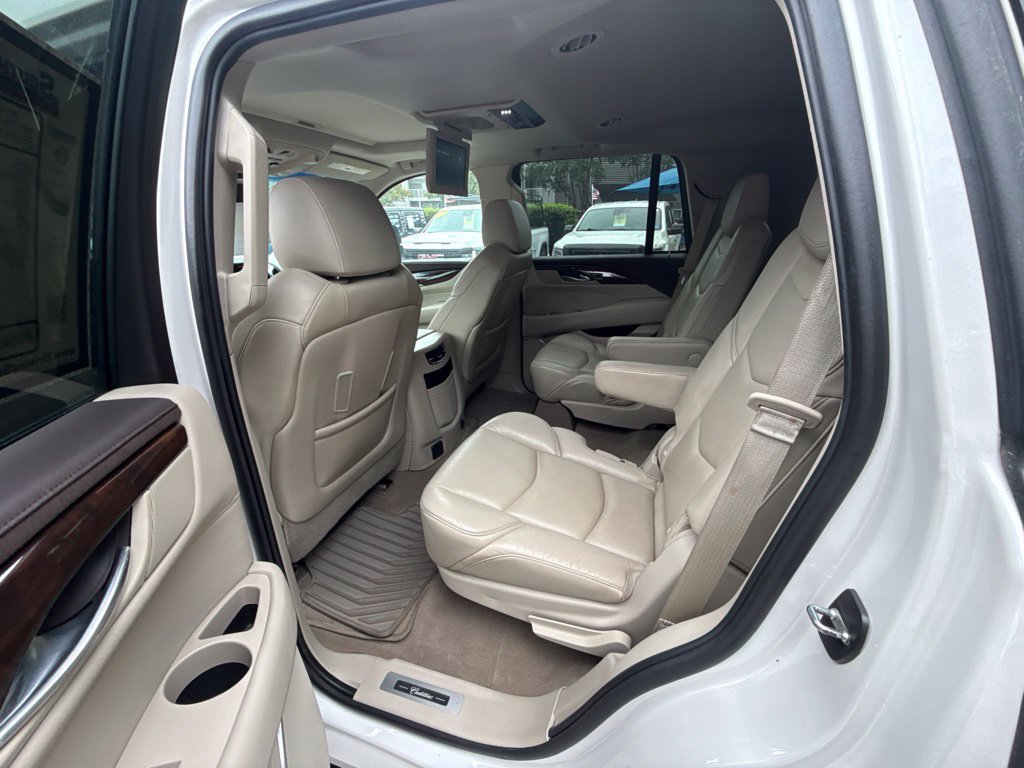Used 2017 Cadillac Escalade Luxury AWD/4WD image 16