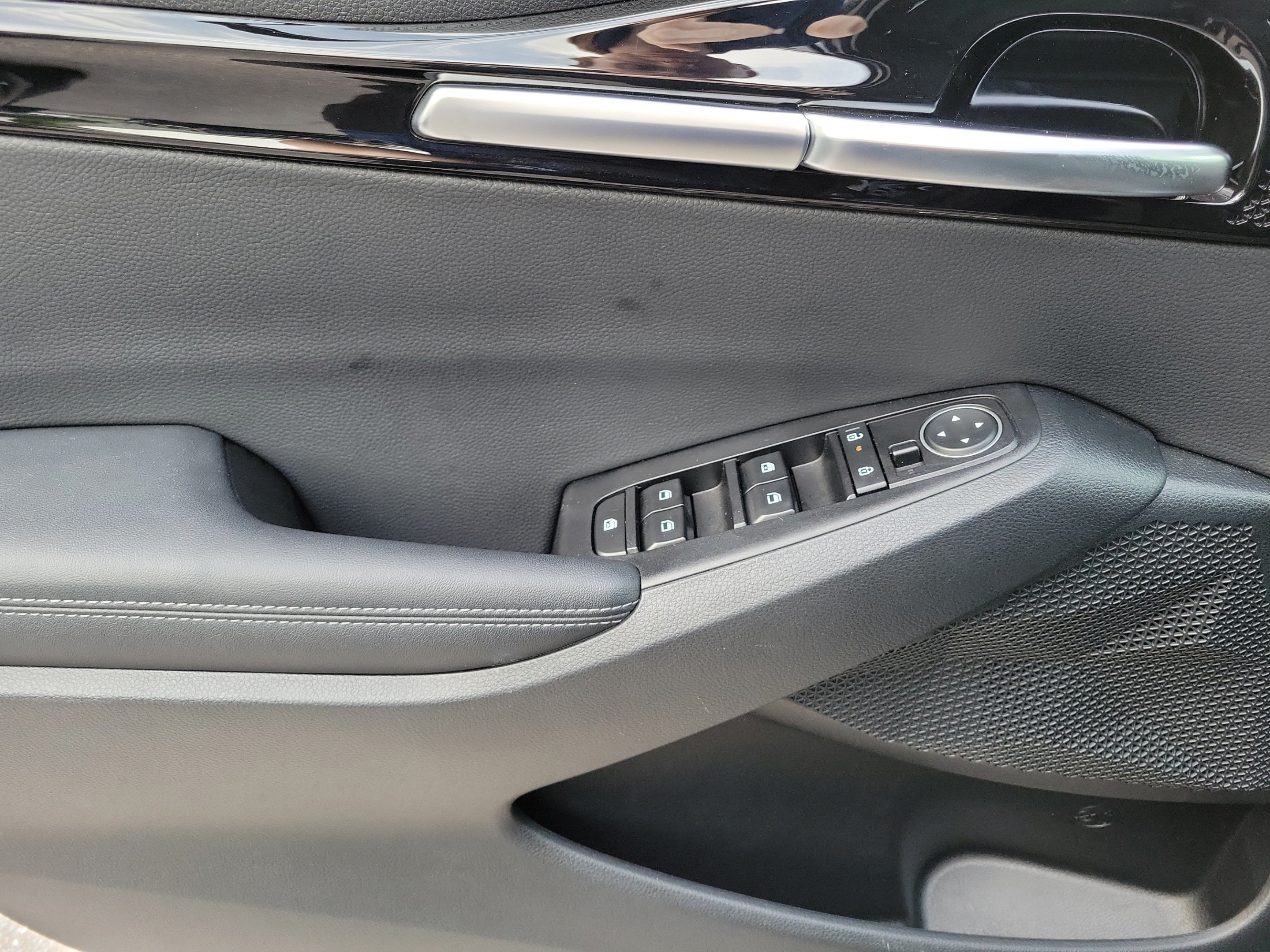 Certified 2025 Kia Seltos EX w/ EX Sunroof Package FWD image 13