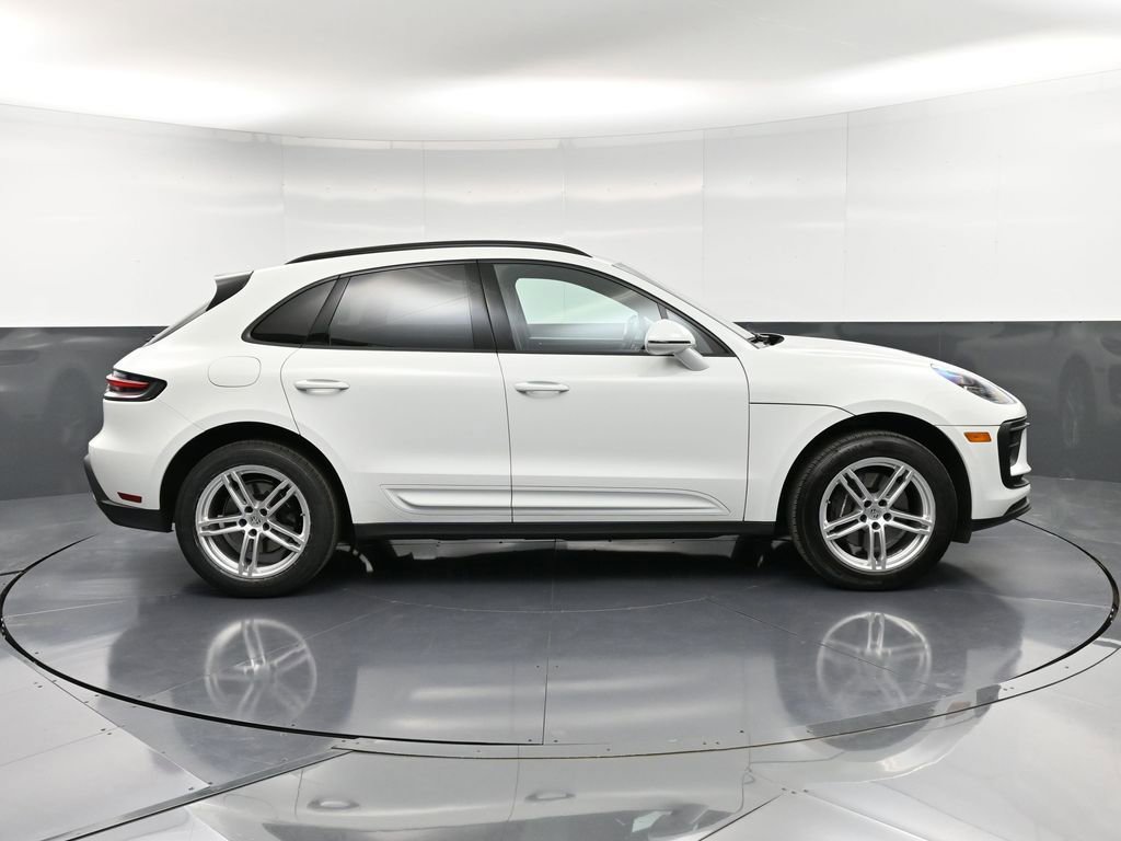 Certified 2022 Porsche Macan image 9