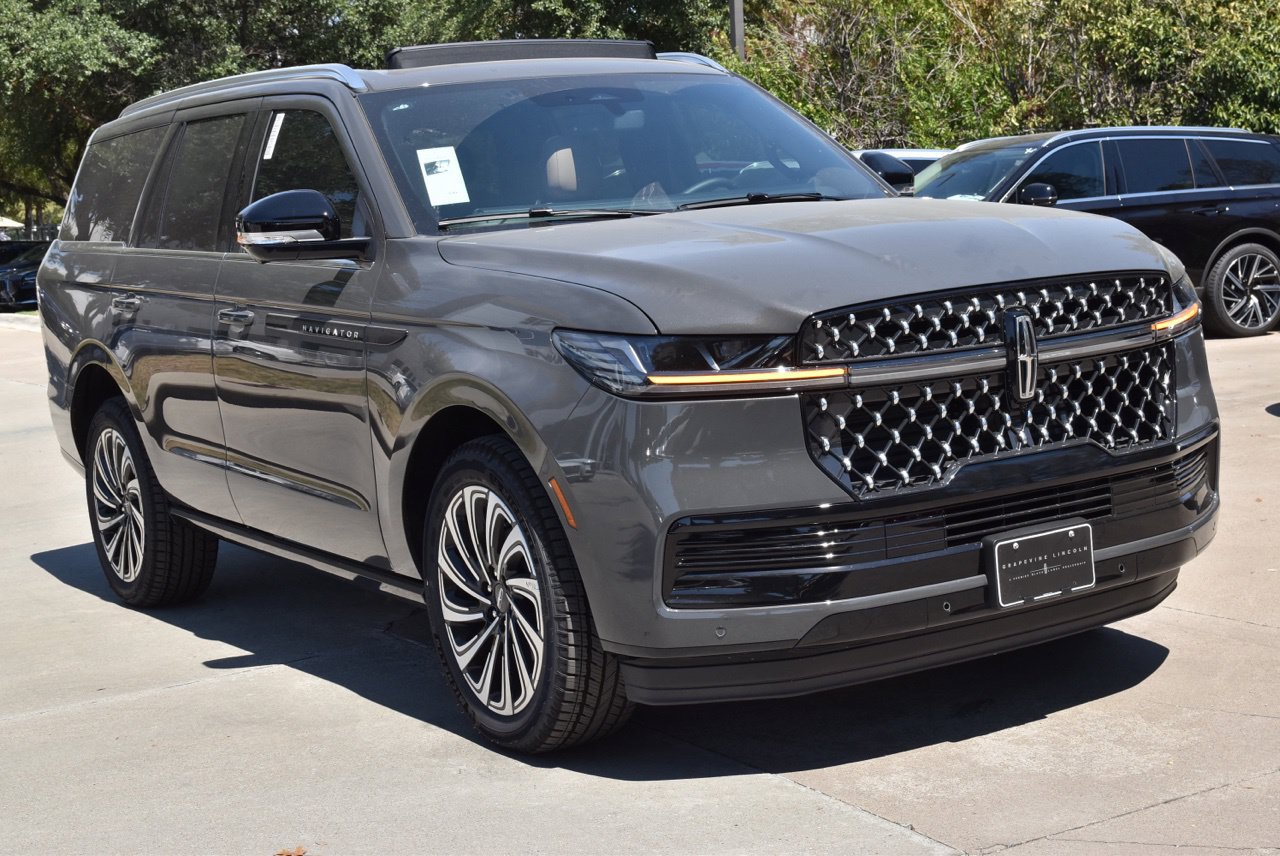 New 2027 Lincoln Navigator Black Label AWD/4WD image 3
