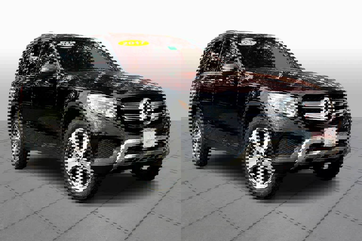 Used 2017 Mercedes-Benz GLC 300 4MATIC image 2