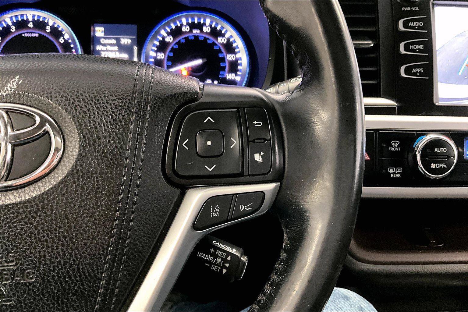 Used 2019 Toyota Highlander XLE image 18