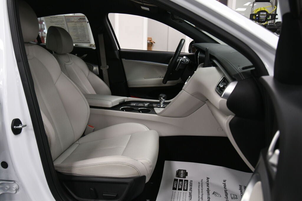Used 2025 Genesis G70 2.5T AWD/4WD image 26