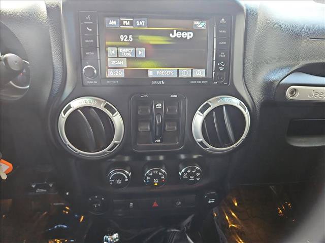 Used 2013 Jeep Wrangler Unlimited Rubicon w/ Connectivity Group AWD/4WD image 14