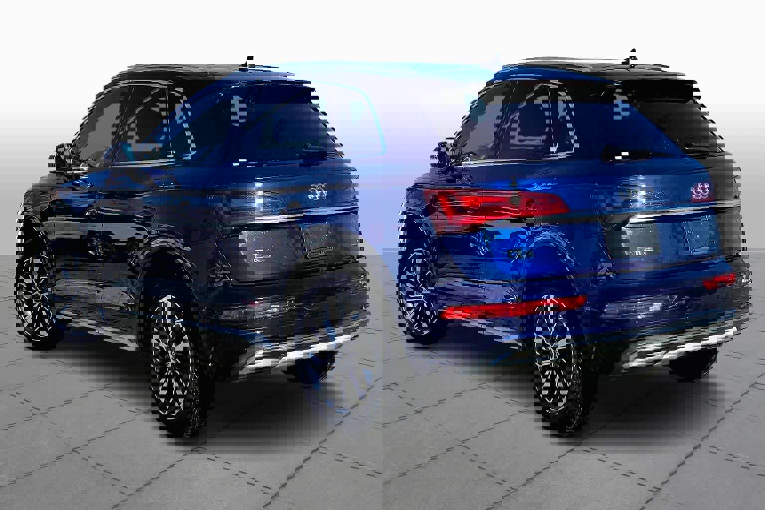 Used 2021 Audi Q5 Premium Plus w/ Premium Plus Package image 12