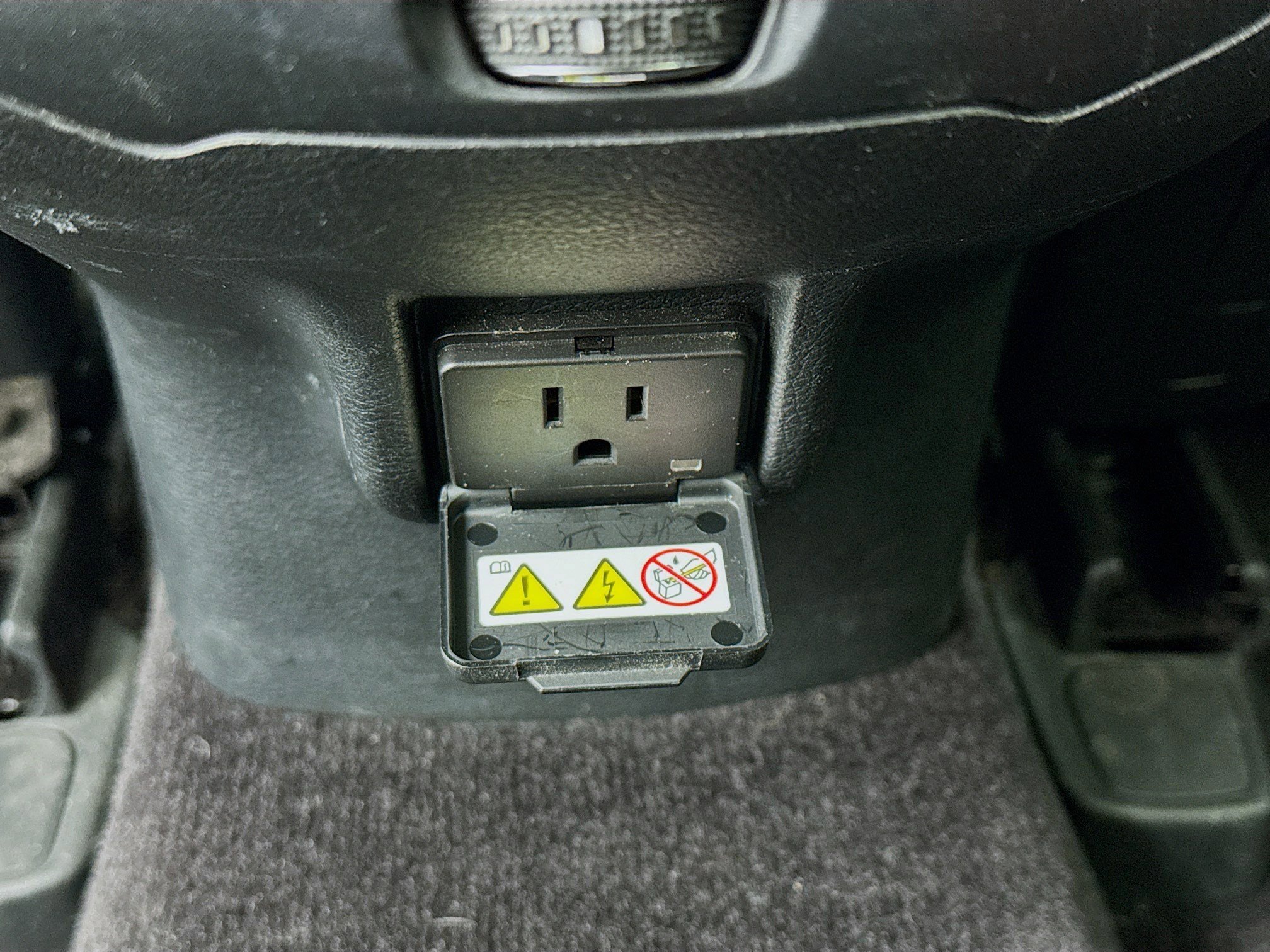 Used 2017 Jeep Cherokee Overland image 16