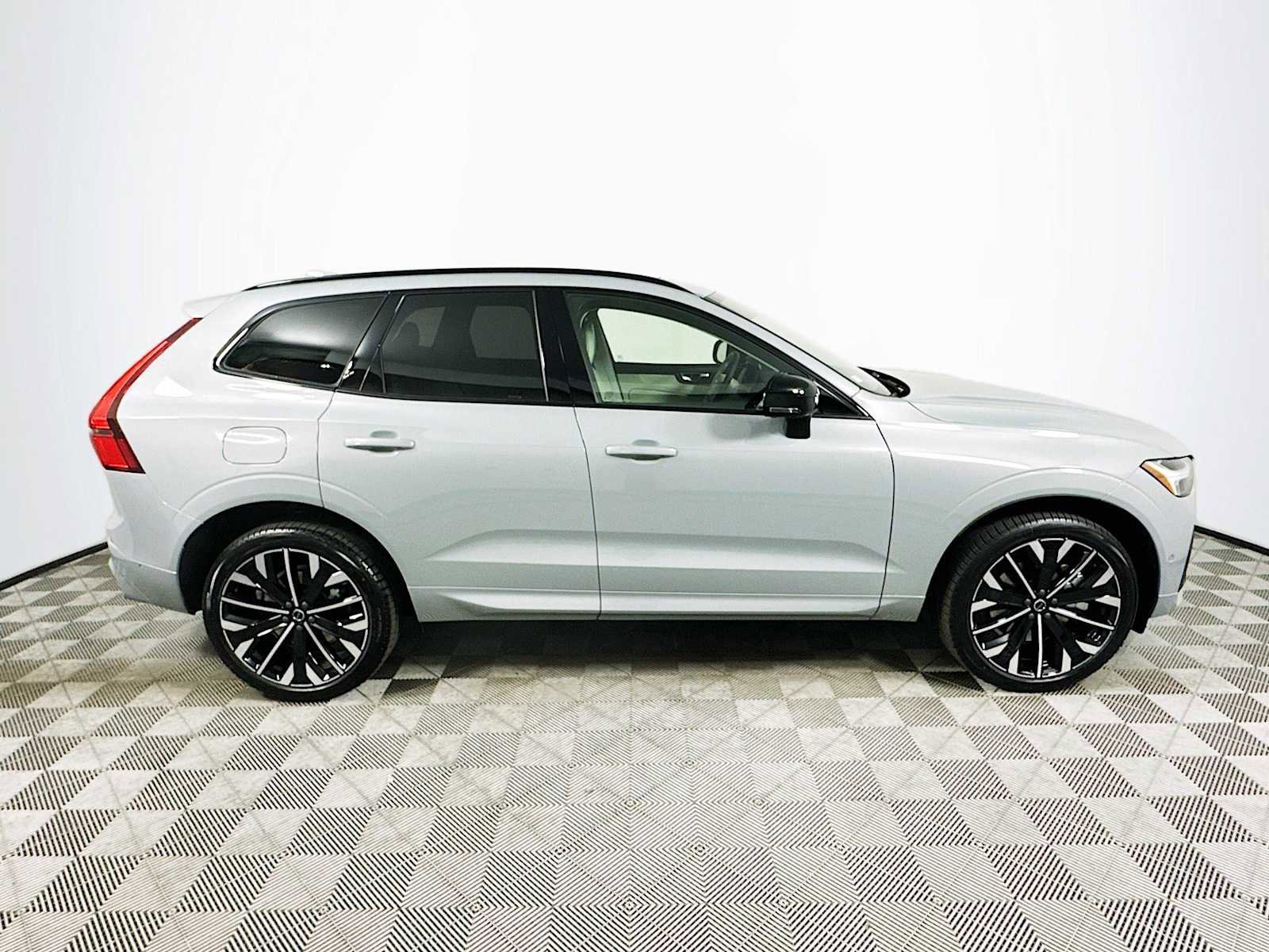New 2026 Volvo XC60 T8 Ultra w/ Protection Package Premier image 8