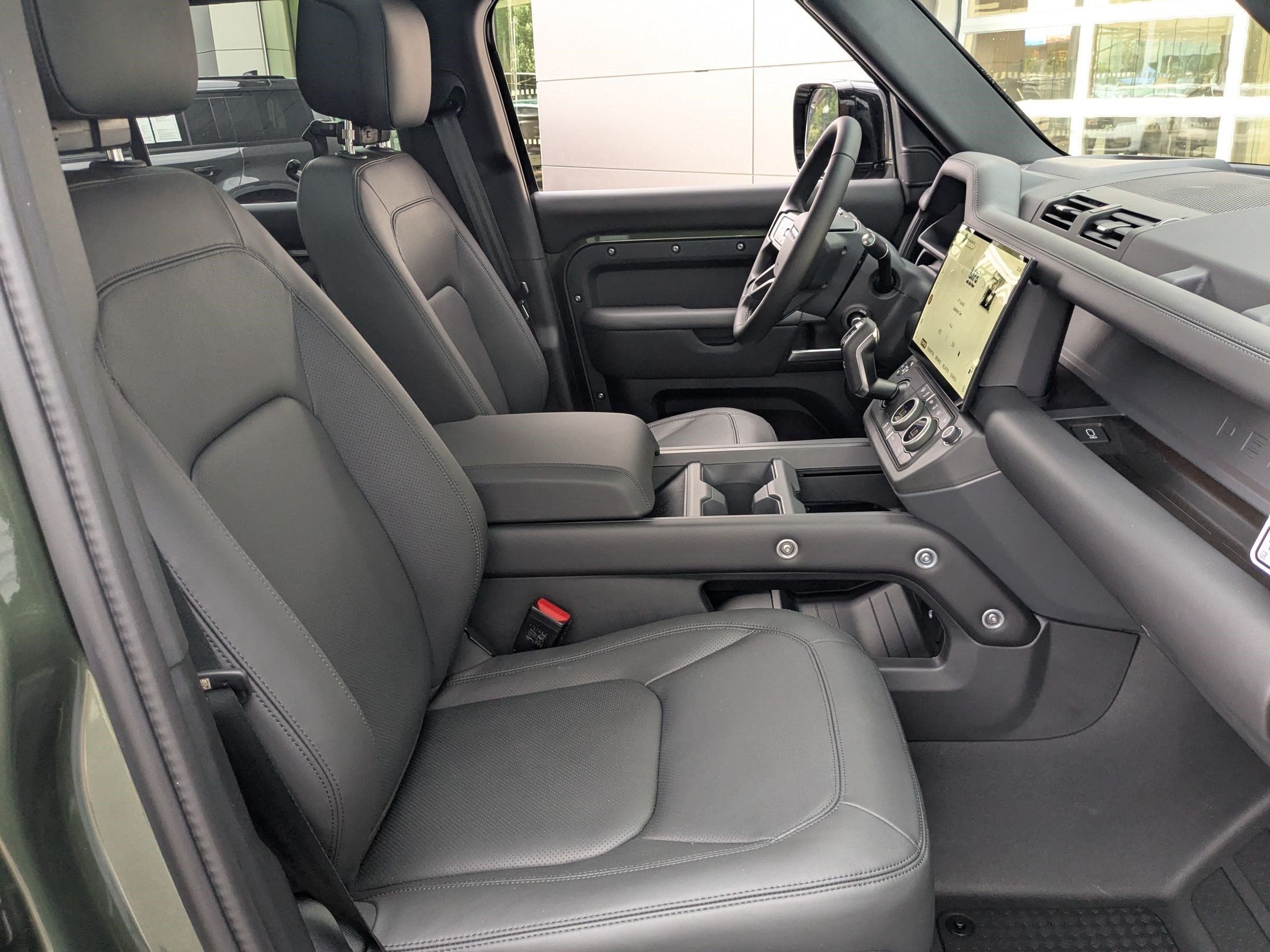 New 2026 Land Rover Defender 130 X-Dynamic SE AWD/4WD image 33