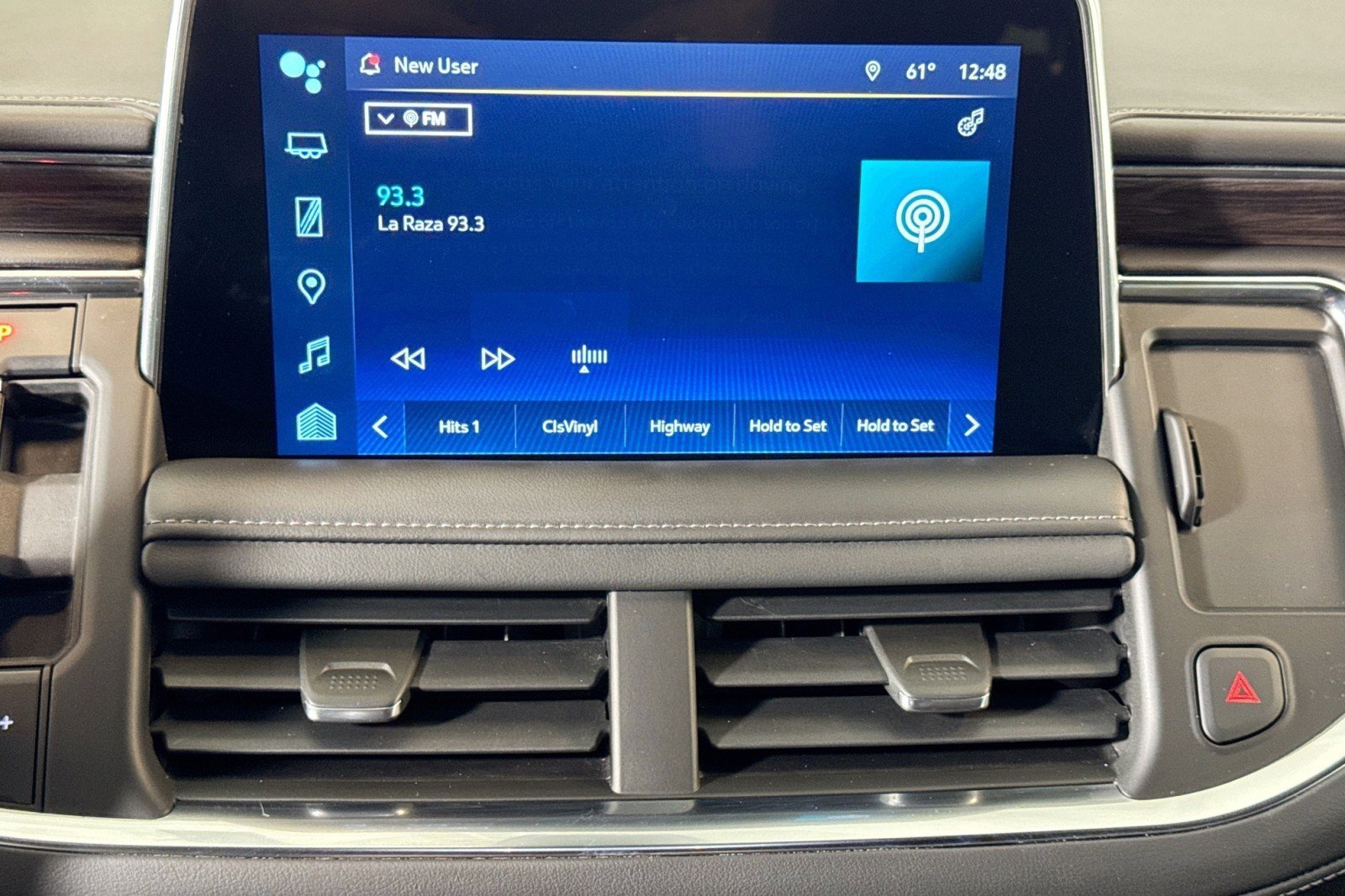 Used 2022 Chevrolet Suburban LT w/ Luxury Package image 15