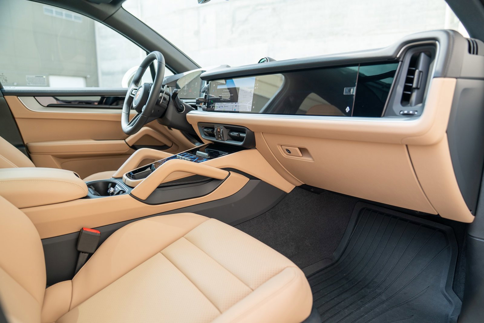 Used 2025 Porsche Cayenne image 23