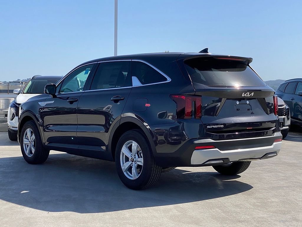 New 2026 Kia Sorento LX FWD image 6