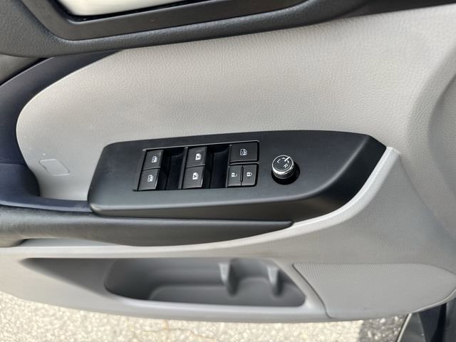 Used 2019 Toyota Highlander XLE FWD image 27