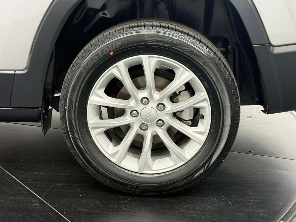 Used 2021 Jeep Cherokee Latitude image 12