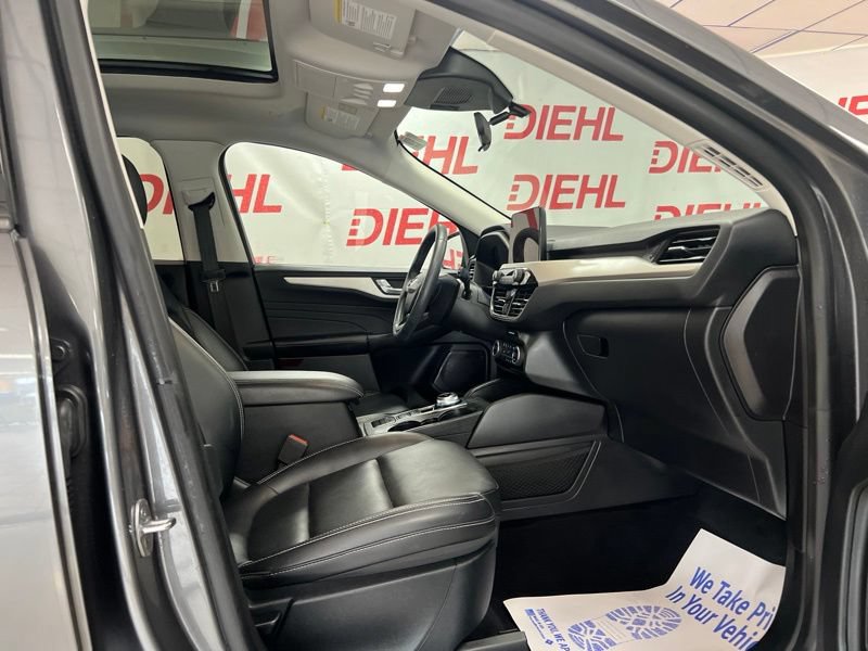 Used 2021 Ford Escape SEL w/ Technology Package AWD/4WD image 14