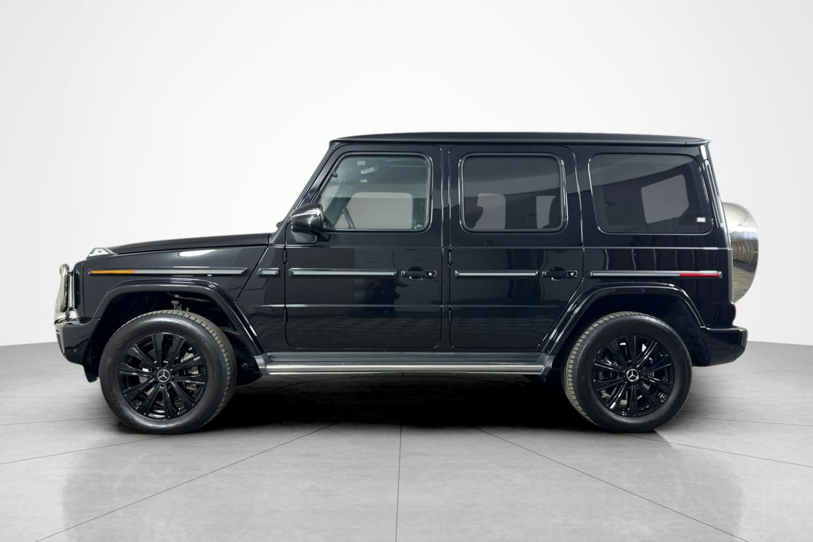 Used 2025 Mercedes-Benz G 550 image 2