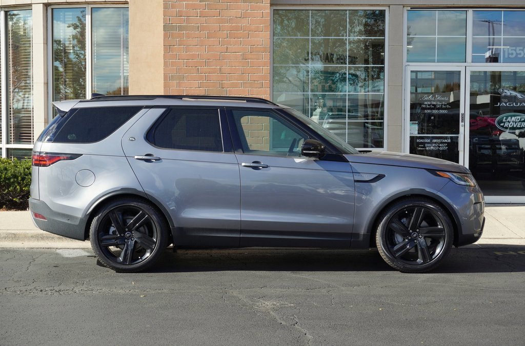 New 2025 Land Rover Discovery S image 8