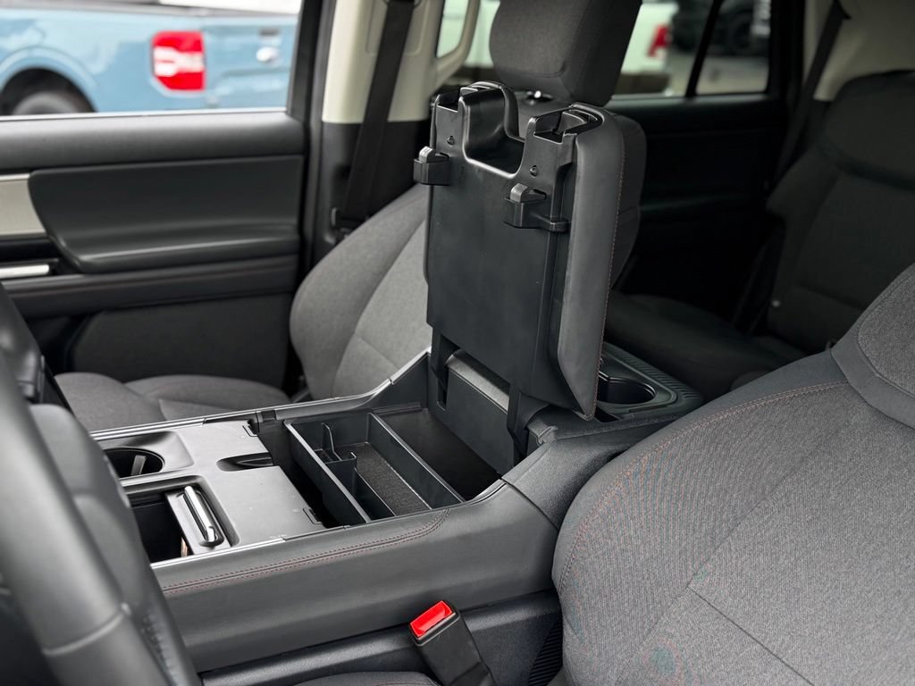 Used 2025 Ford Expedition Active AWD/4WD image 29