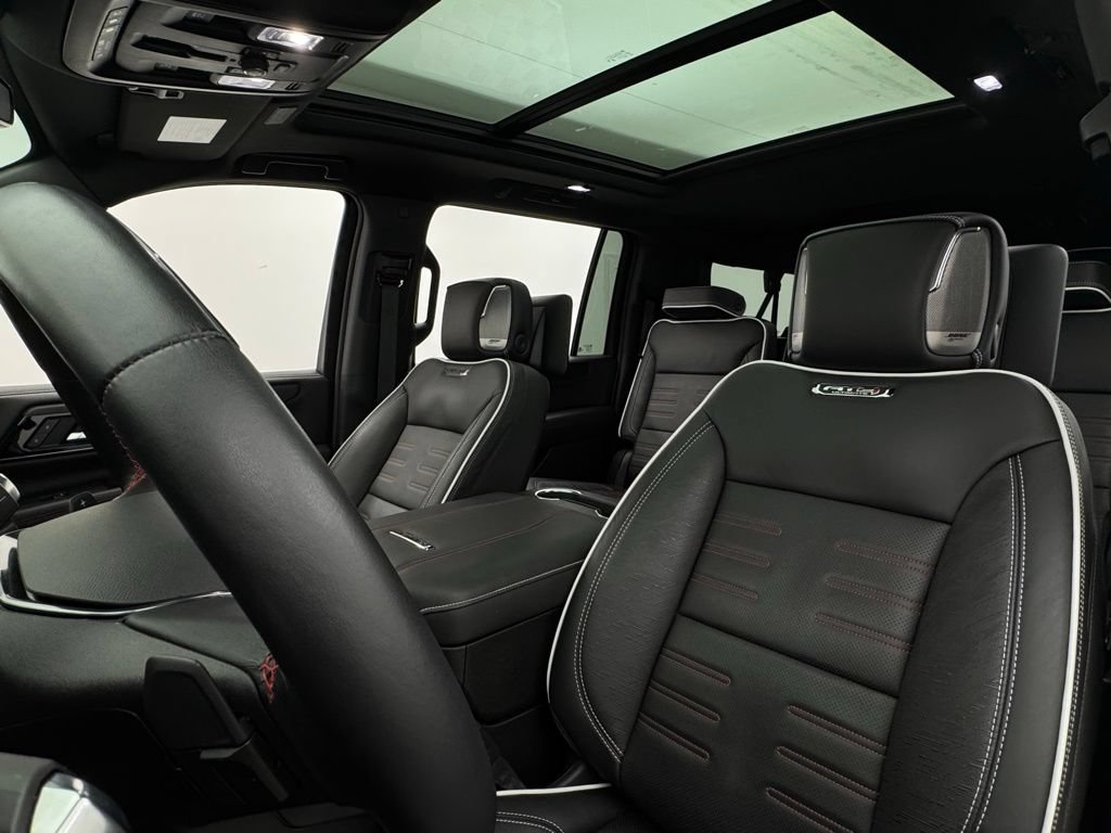 Used 2025 GMC Yukon XL AT4 Ultimate w/ LPO, Illumination Package AWD/4WD image 41