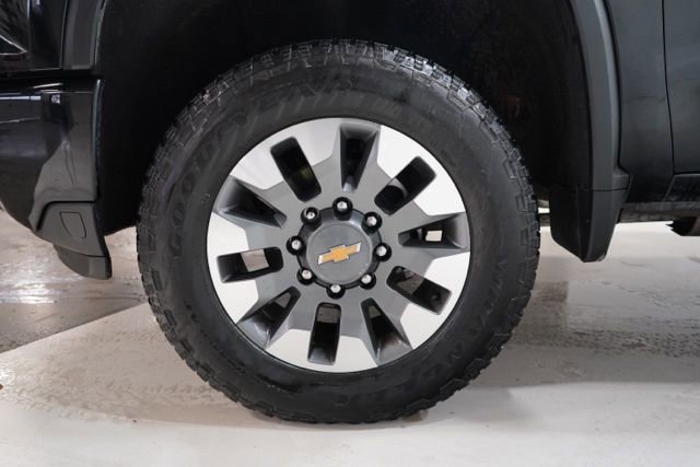 Used 2024 Chevrolet Silverado 2500 Custom w/ Custom Value Package image 6