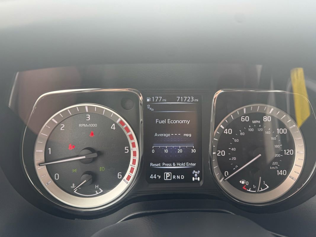 Used 2017 Nissan Titan SV image 16