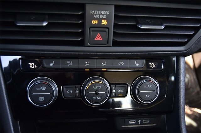 Certified 2024 Volkswagen Jetta SE w/ Panoramic Sunroof Package image 15