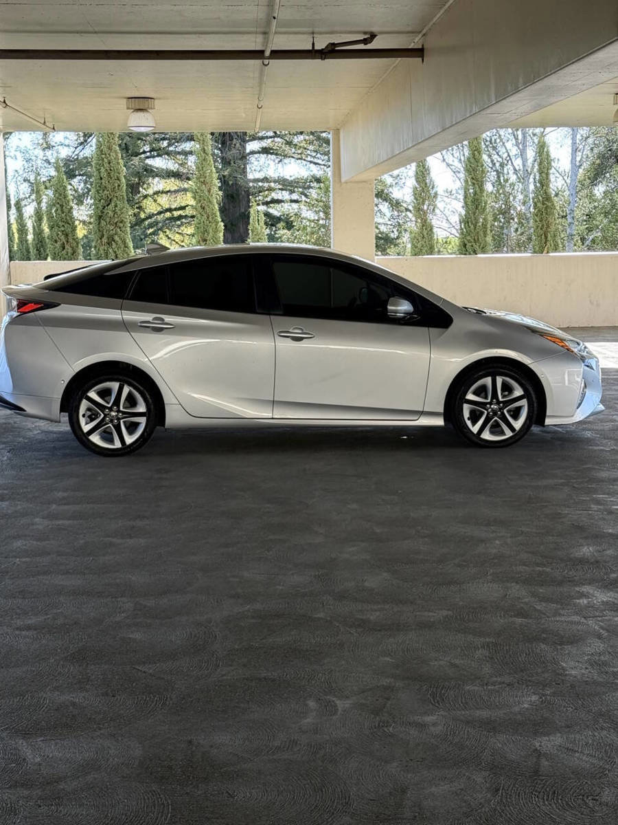 Used 2017 Toyota Prius Four Touring w/ Premium Convenience Package image 8