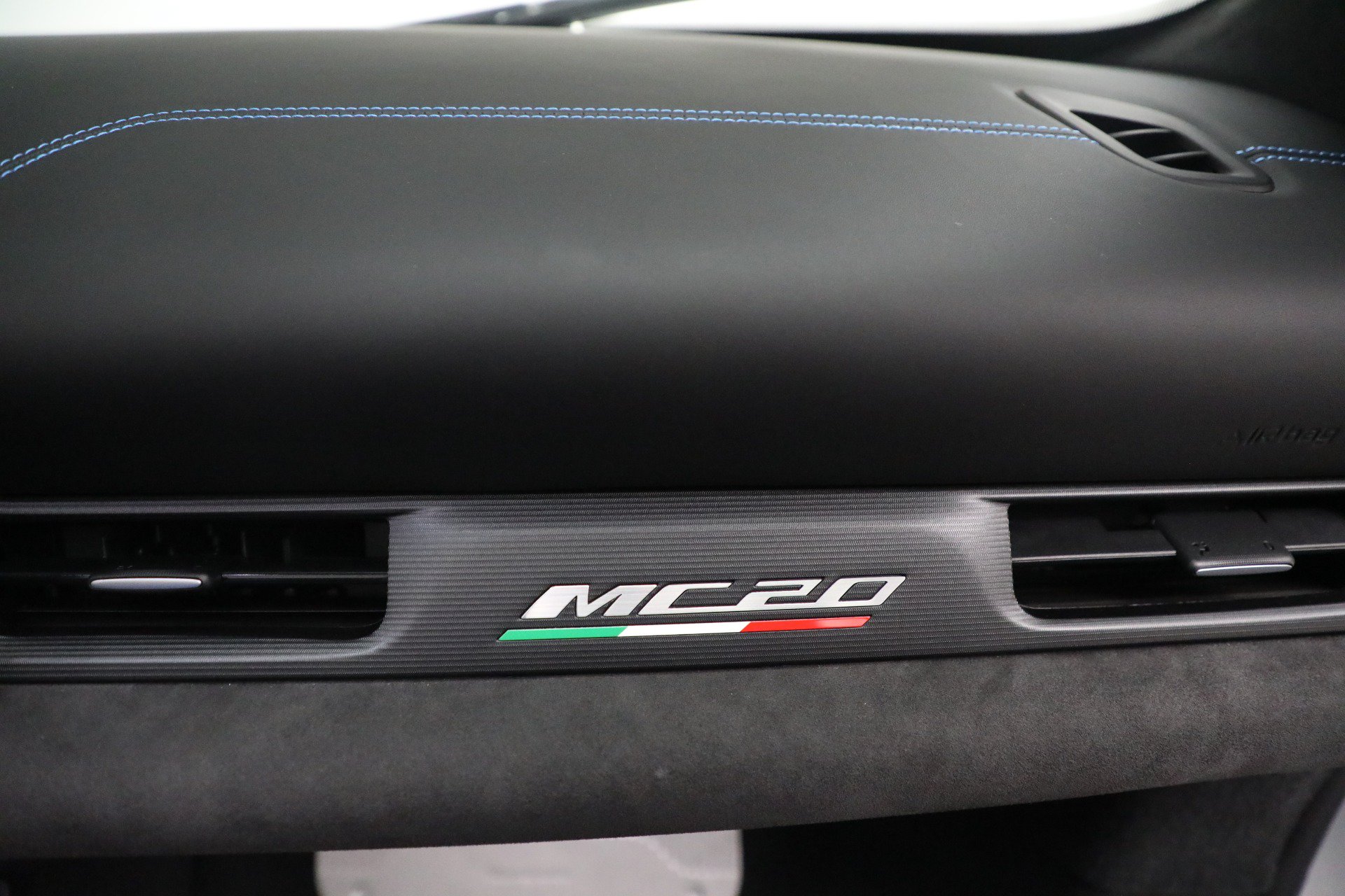 Used 2023 Maserati MC20 Spyder RWD image 40