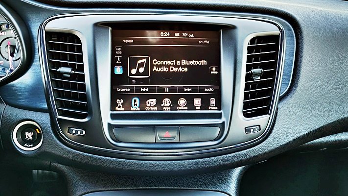 Used 2016 Chrysler 200 S image 19