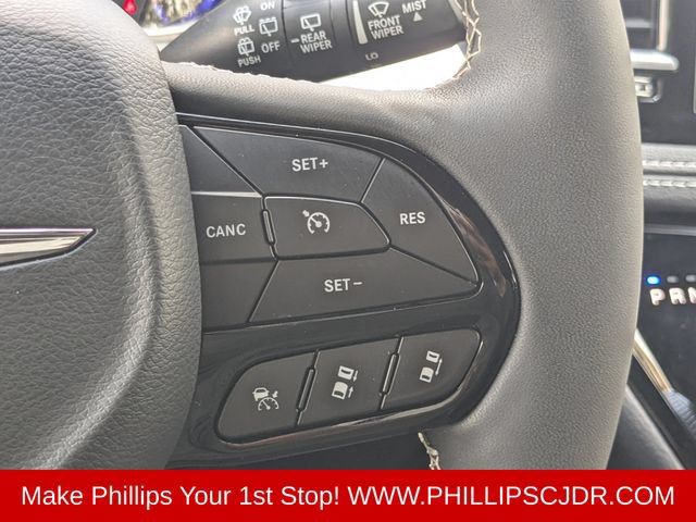 Used 2025 Chrysler Pacifica Premium FWD image 25