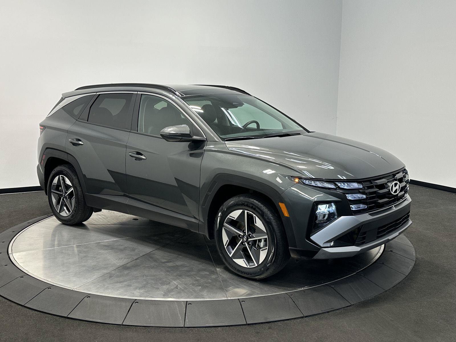 Certified 2025 Hyundai Tucson SEL AWD/4WD image 2
