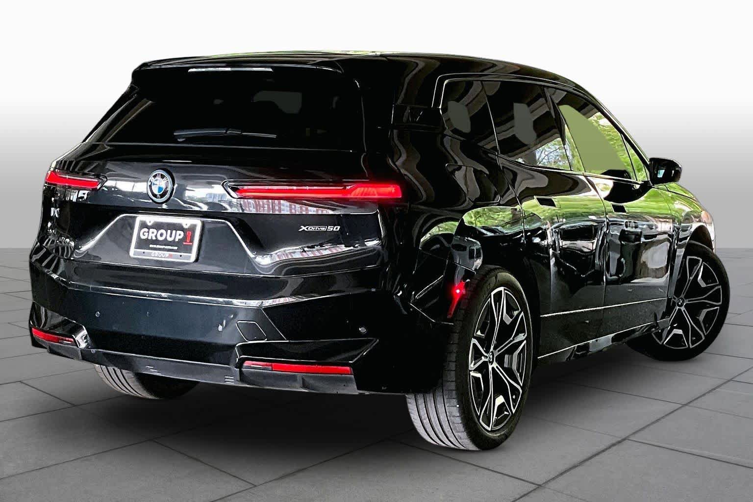 Used 2024 BMW iX xDrive50 w/ Premium Package AWD/4WD image 12
