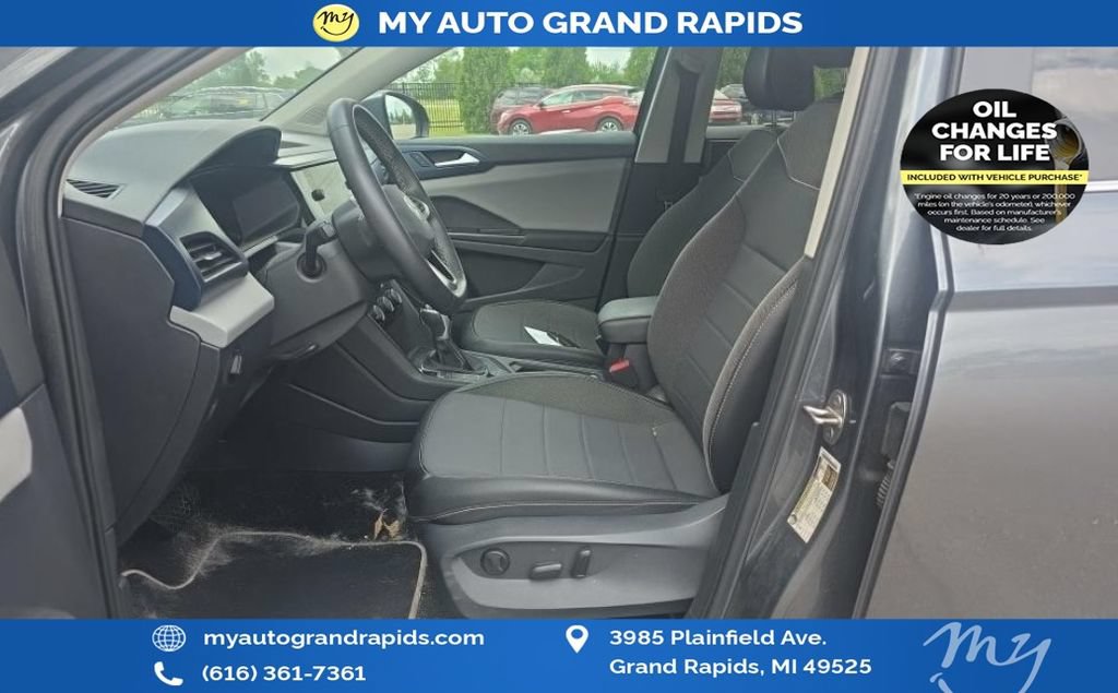 Used 2023 Volkswagen Taos SE w/ Panoramic Sunroof Package AWD/4WD image 11