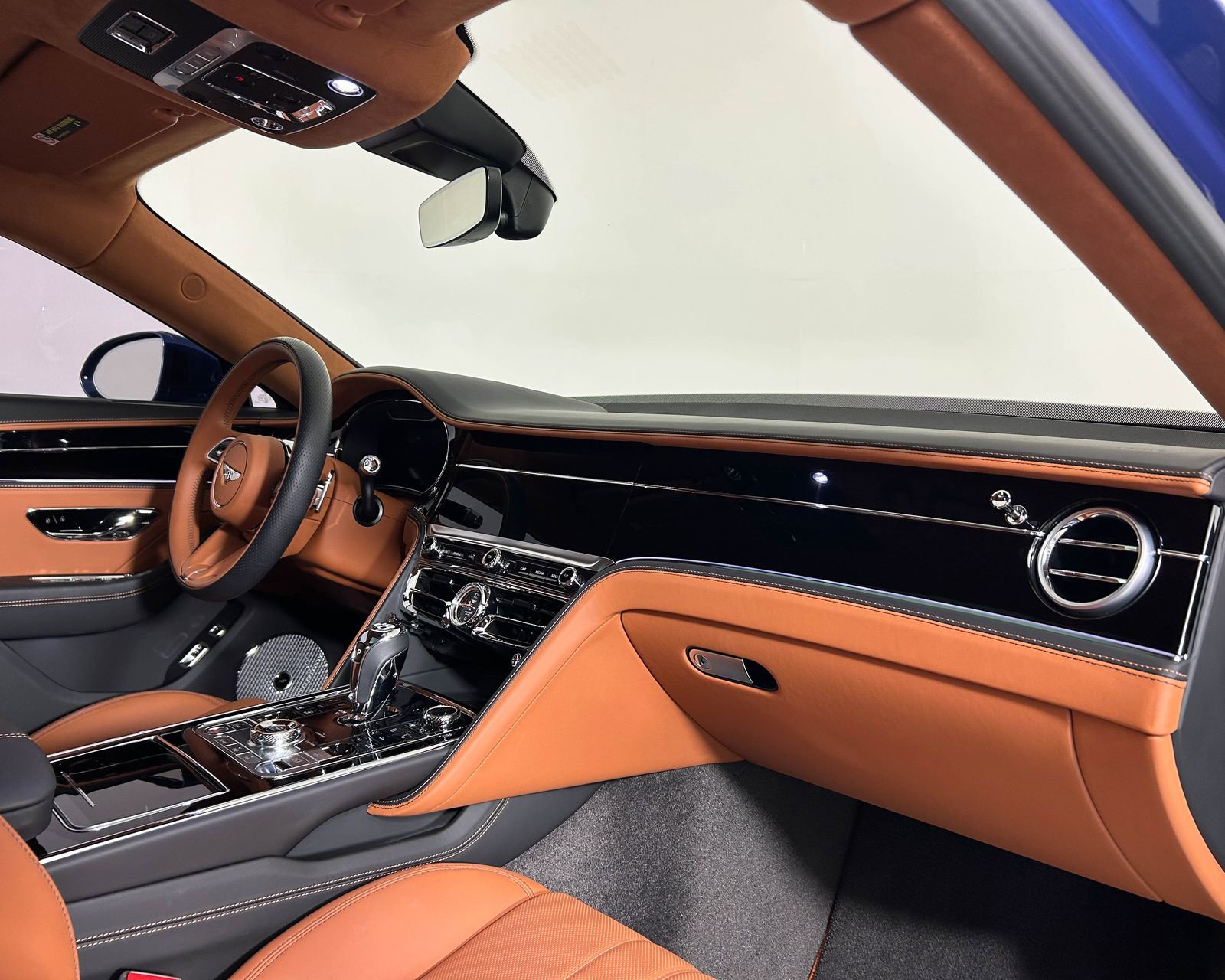 Used 2024 Bentley Flying Spur V8 image 2