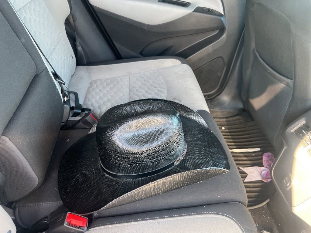 Used 2021 Chevrolet Equinox LS w/ LS Convenience Package image 12