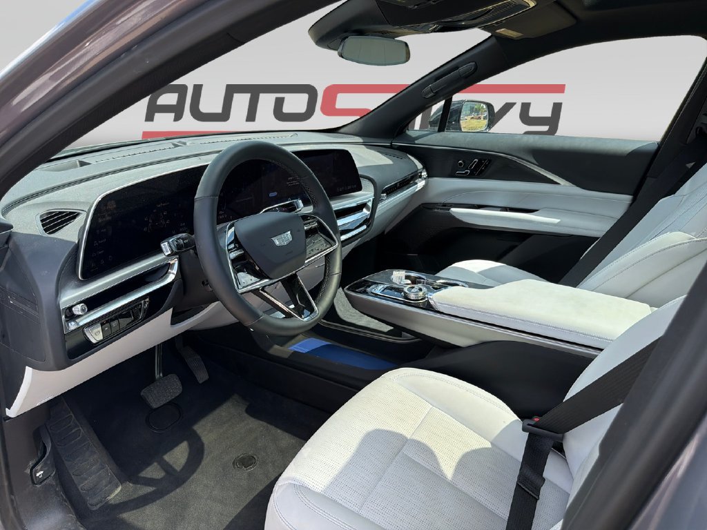 Used 2025 Cadillac Lyriq Luxury w/ LPO, Floor Liner Package AWD/4WD image 10