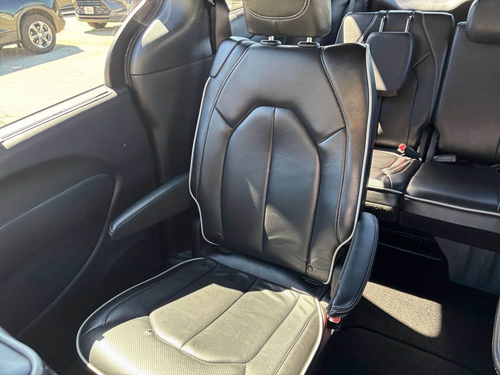 Used 2025 Chrysler Pacifica Limited FWD image 44