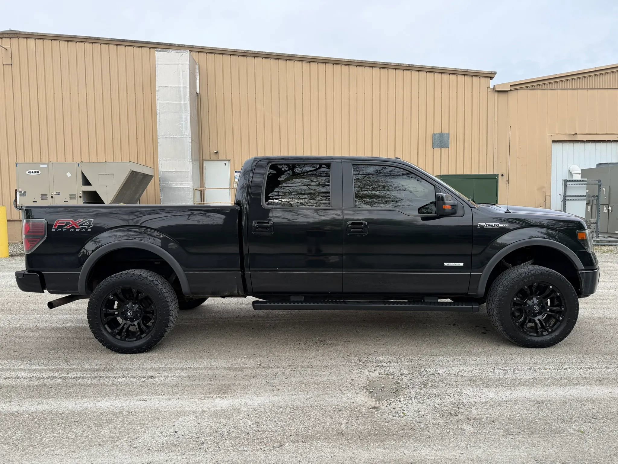 Used 2014 Ford F150 FX4 w/ Equipment Group 402A Luxury AWD/4WD image 4