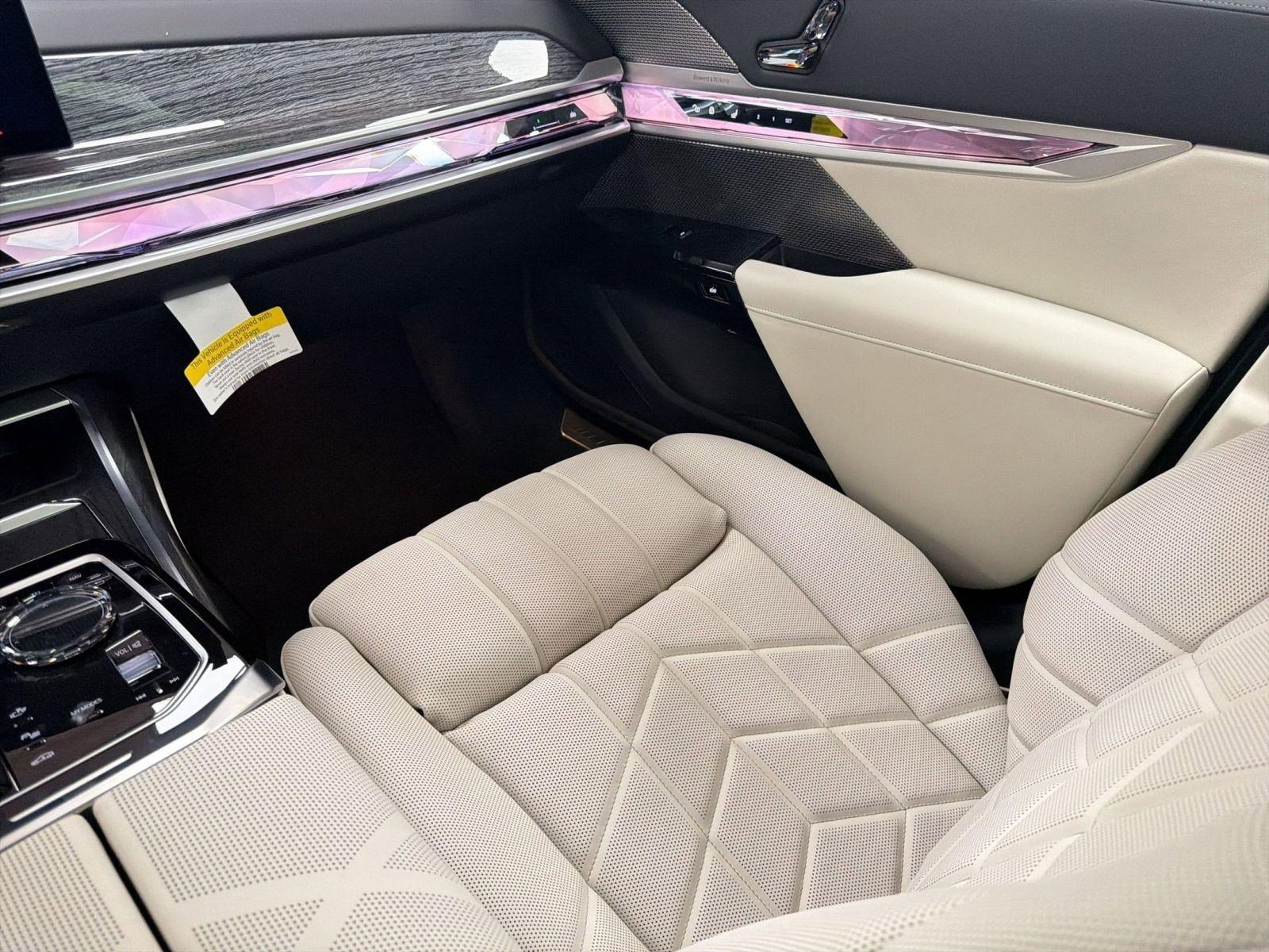 Used 2026 BMW i7 eDrive50 w/ Executive Package image 26