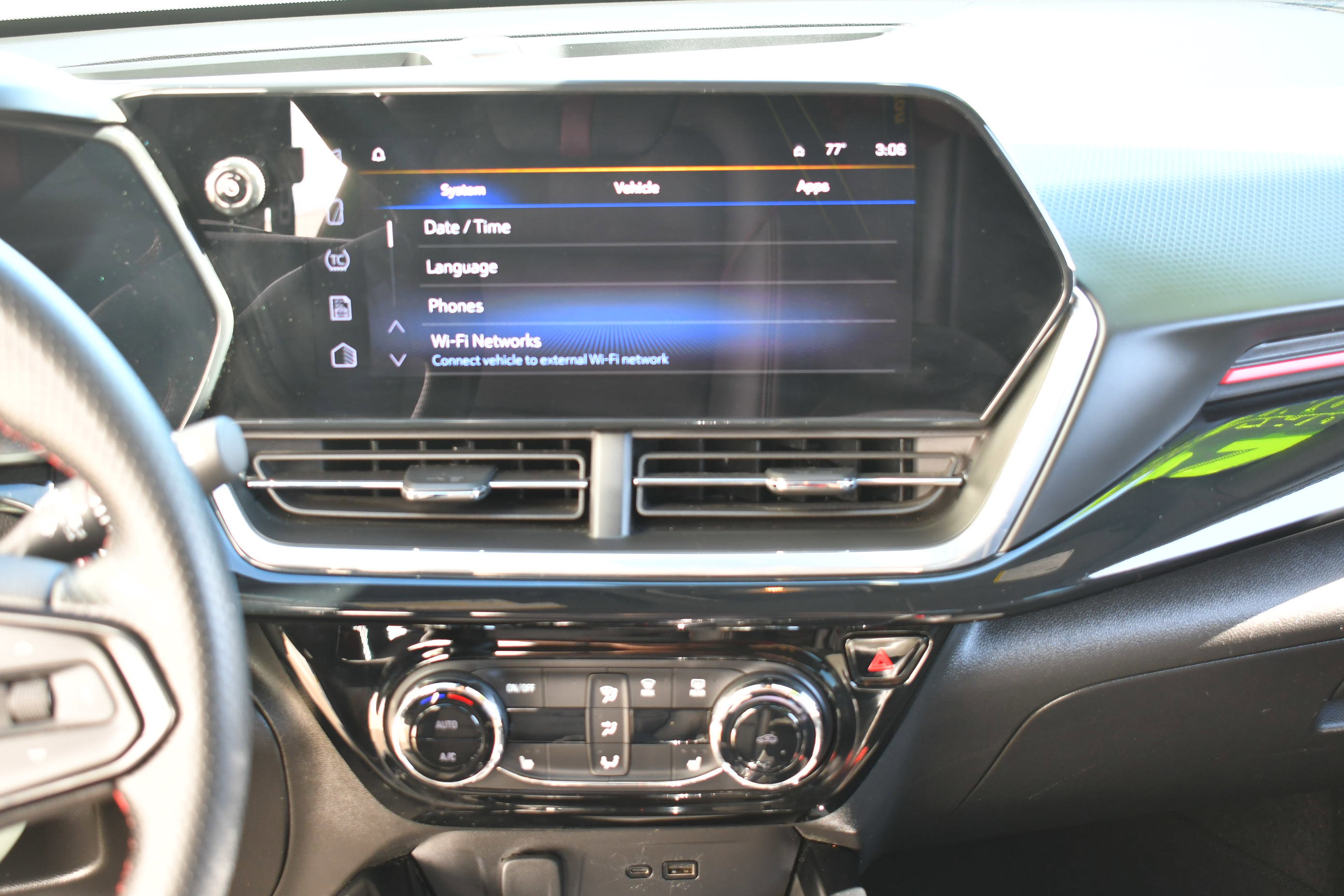 Used 2024 Chevrolet Trax RS w/ Driver Confidence Package image 19