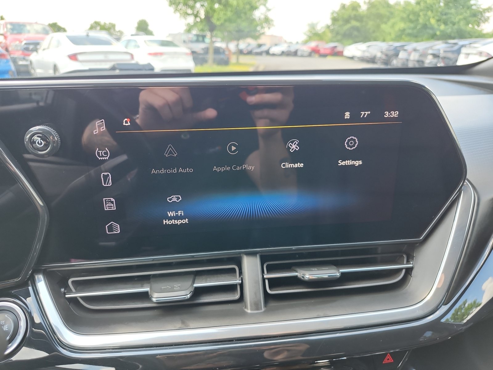 Used 2024 Chevrolet Trax RS w/ Sunroof Package FWD image 19