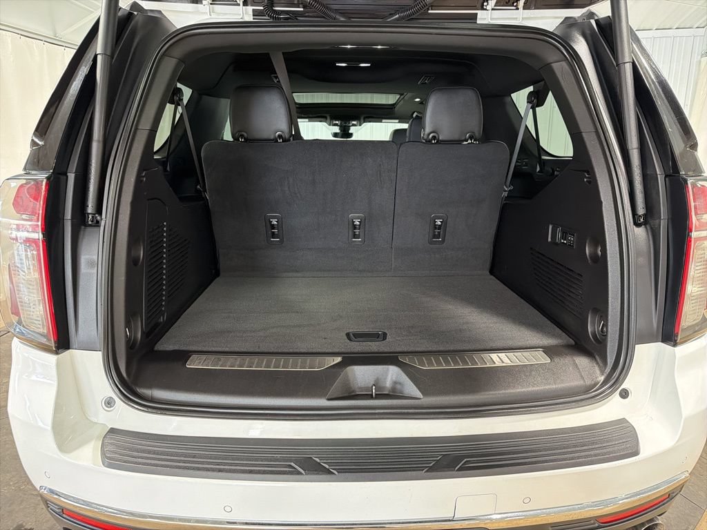 Used 2021 Chevrolet Suburban Premier w/ Premium Package AWD/4WD image 8