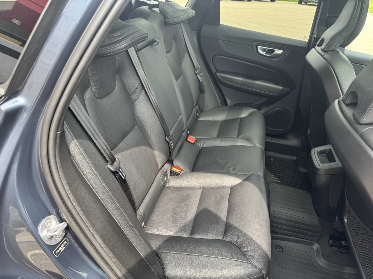 Used 2024 Volvo XC60 B5 Plus image 24
