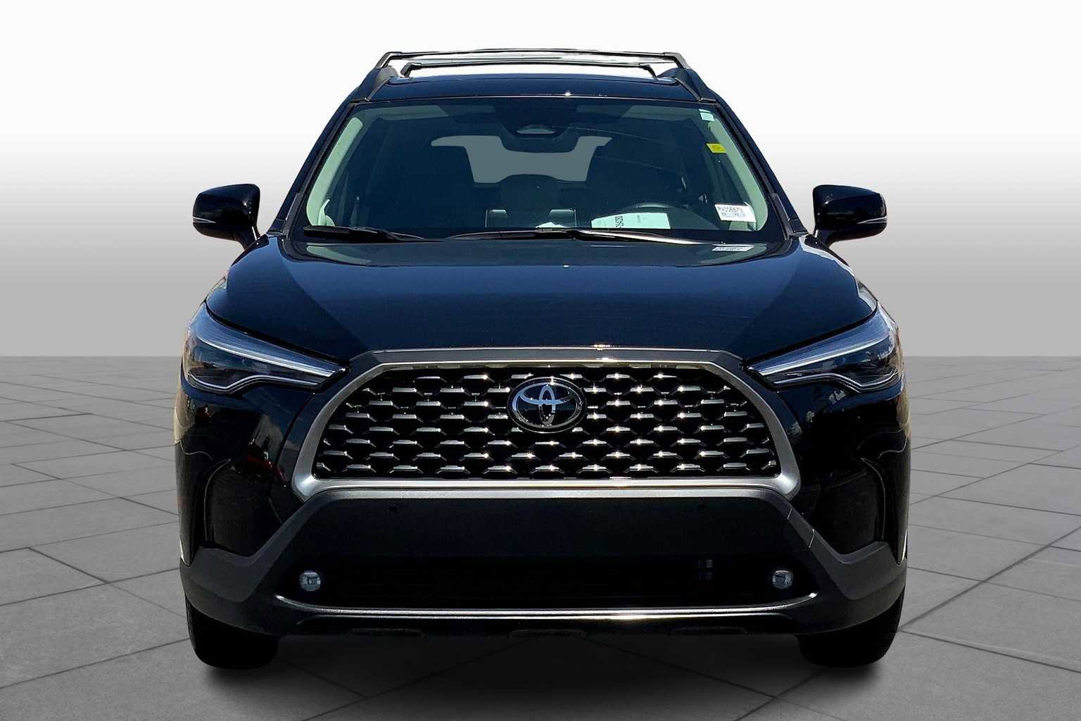 Certified 2024 Toyota Corolla Cross XLE image 3