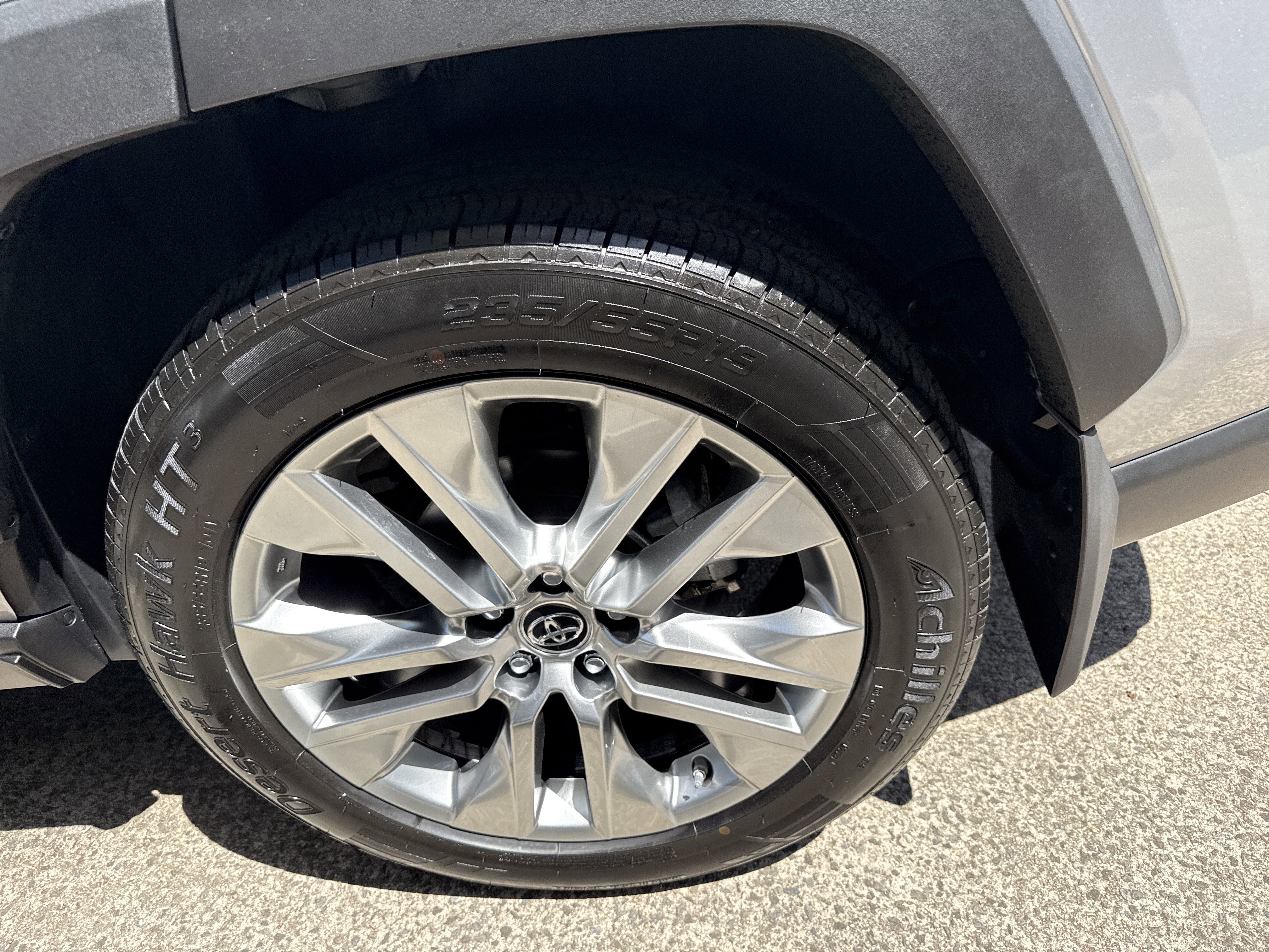 Used 2019 Toyota RAV4 XLE Premium w/ Cold Weather Package AWD/4WD image 19