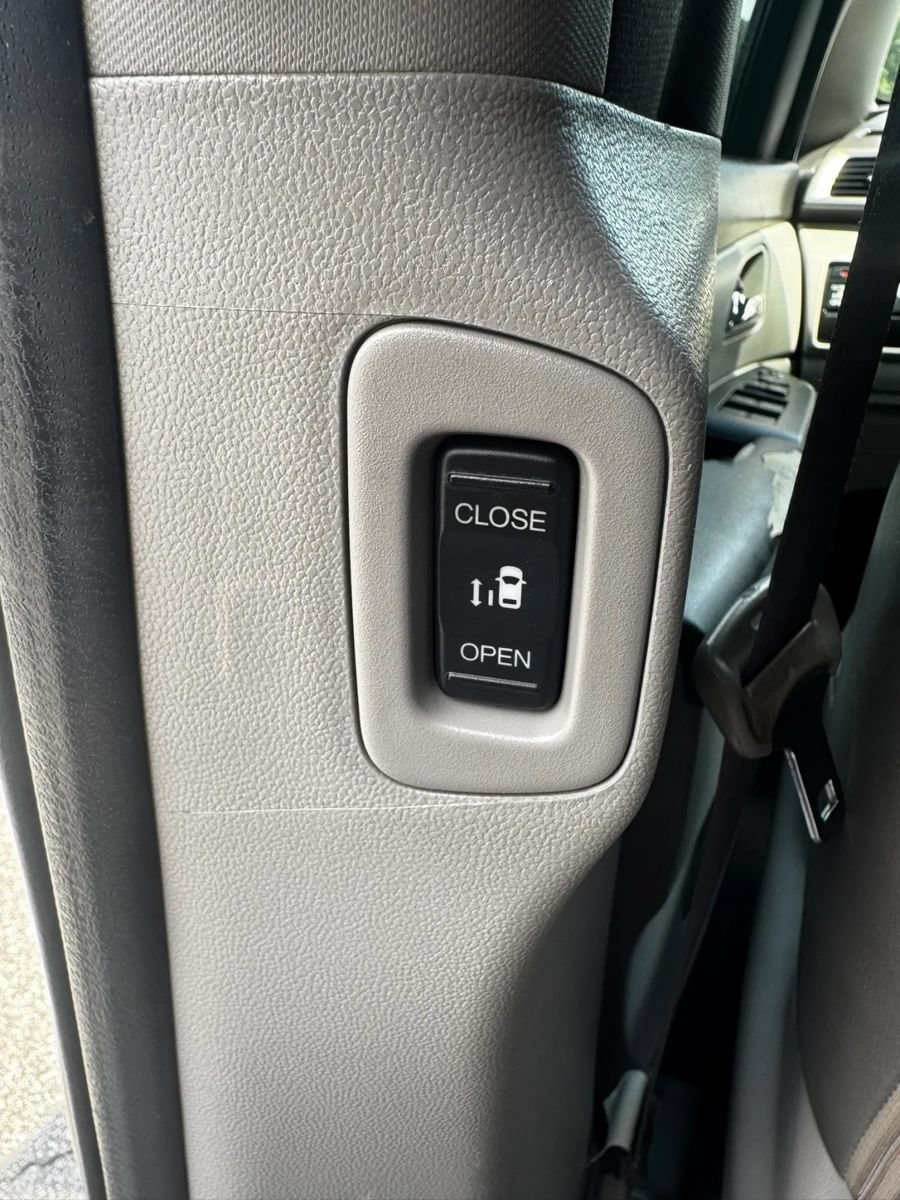 Used 2015 Honda Odyssey EX image 19