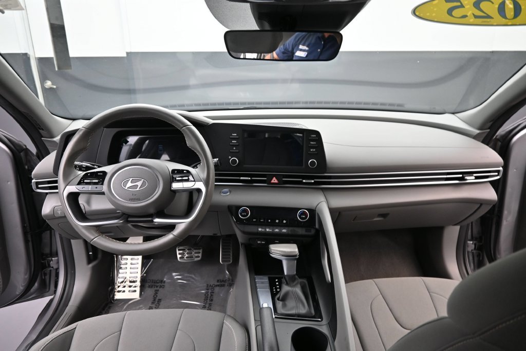 Used 2025 Hyundai Elantra Sport FWD image 10