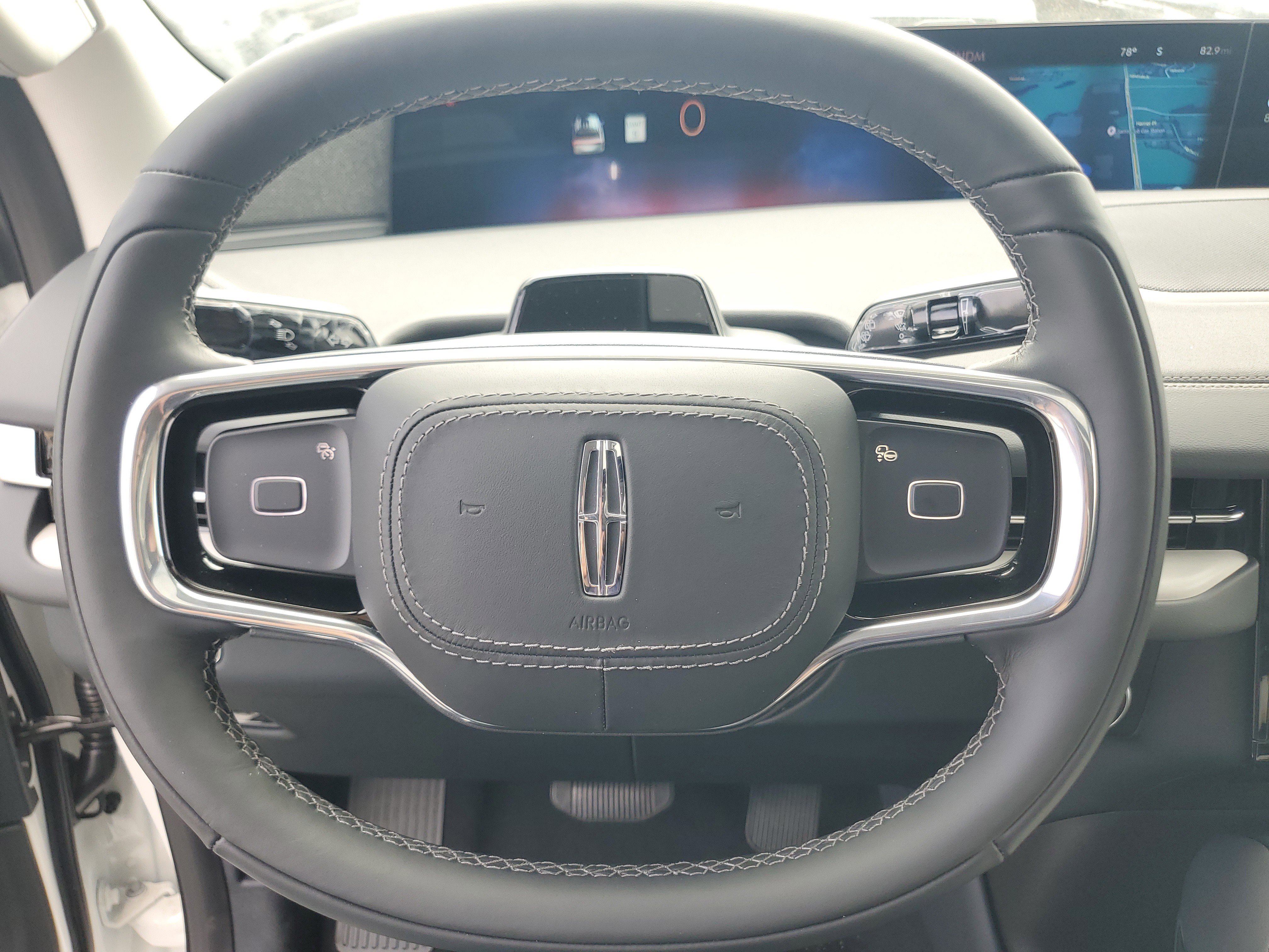 New 2025 Lincoln Navigator L Reserve AWD/4WD image 16