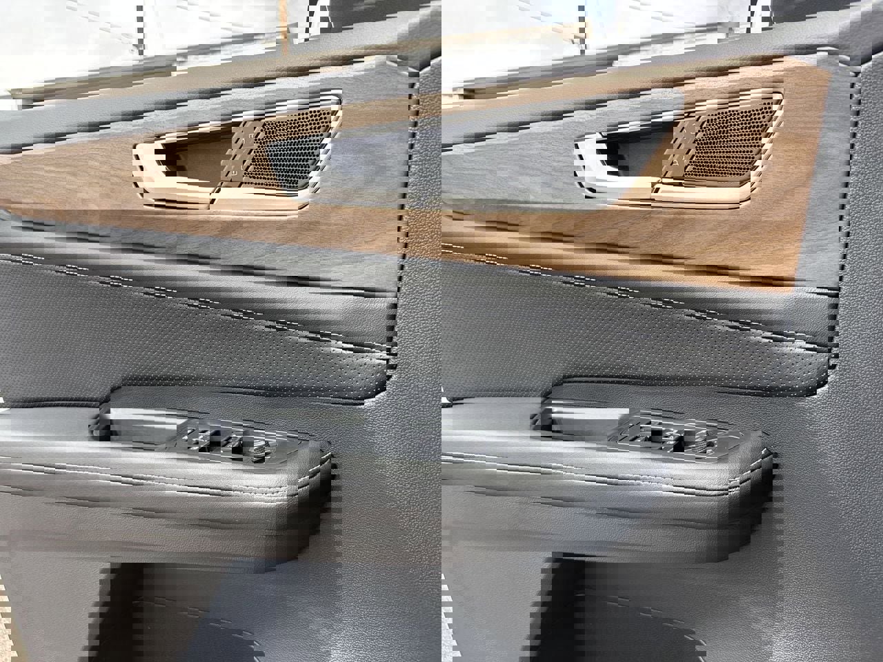 New 2026 Volkswagen Atlas SE image 17