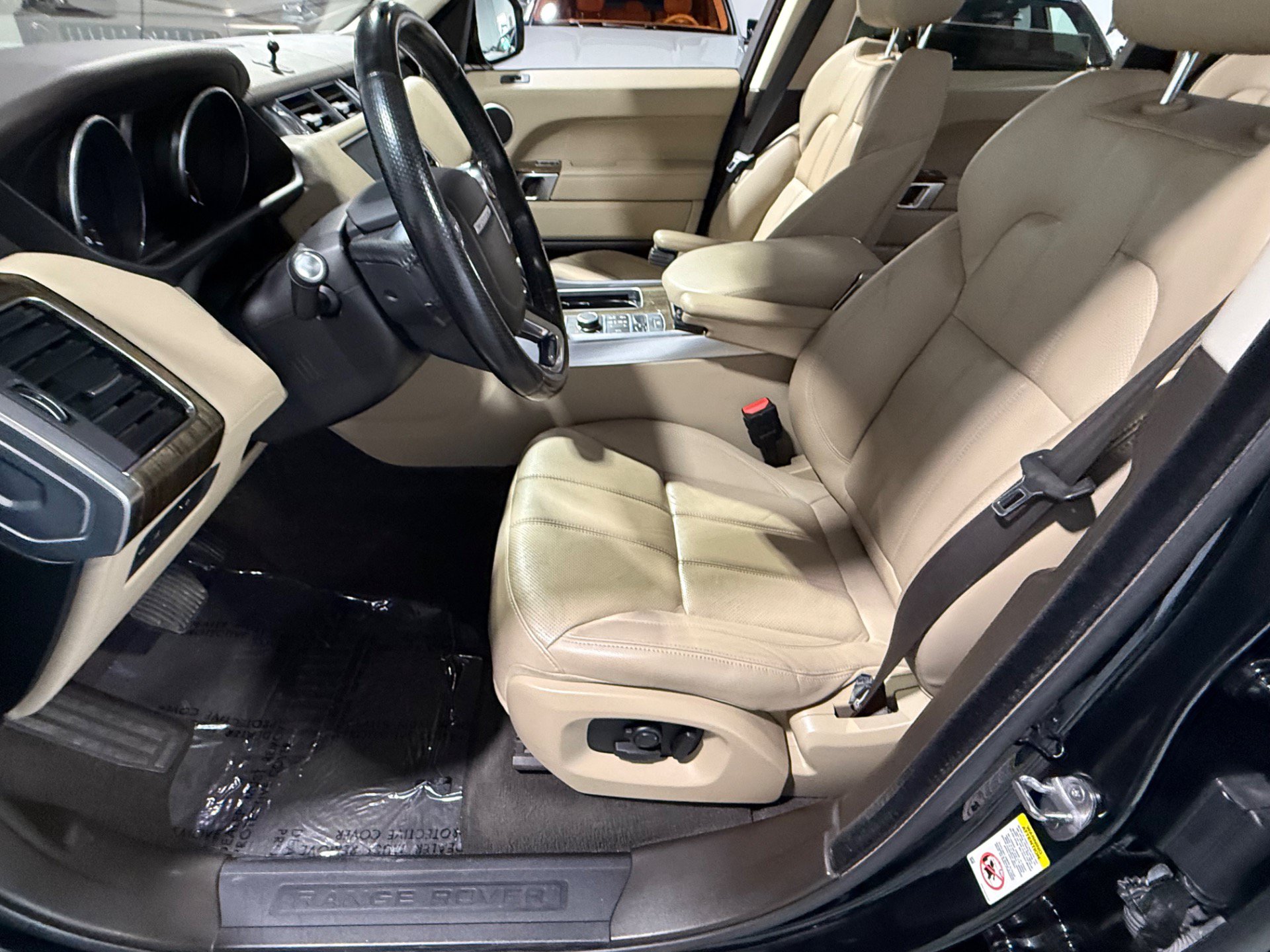 Used 2017 Land Rover Range Rover Sport SE AWD/4WD image 10